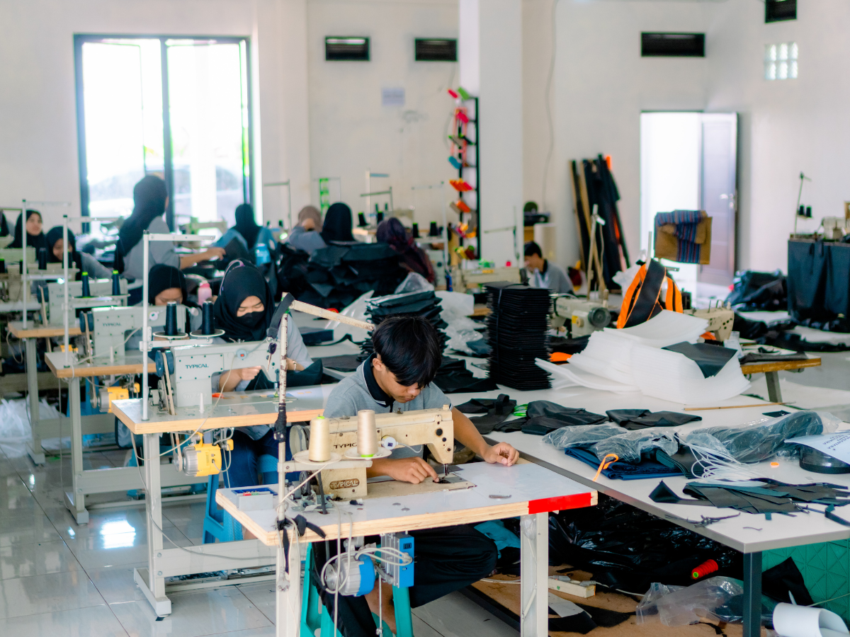 Konveksi Sari Karang Rena: Karya Lokal yang Menghiasi Setiap Hari di Cilacap
